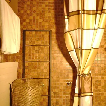 2 Room Suite City Centre